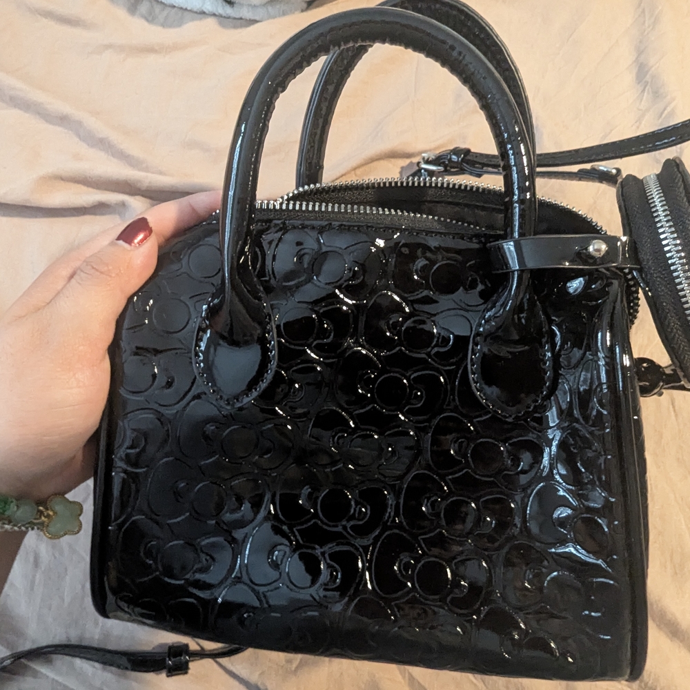 Elegant Black Patent Leather Hello Kitty Handbag